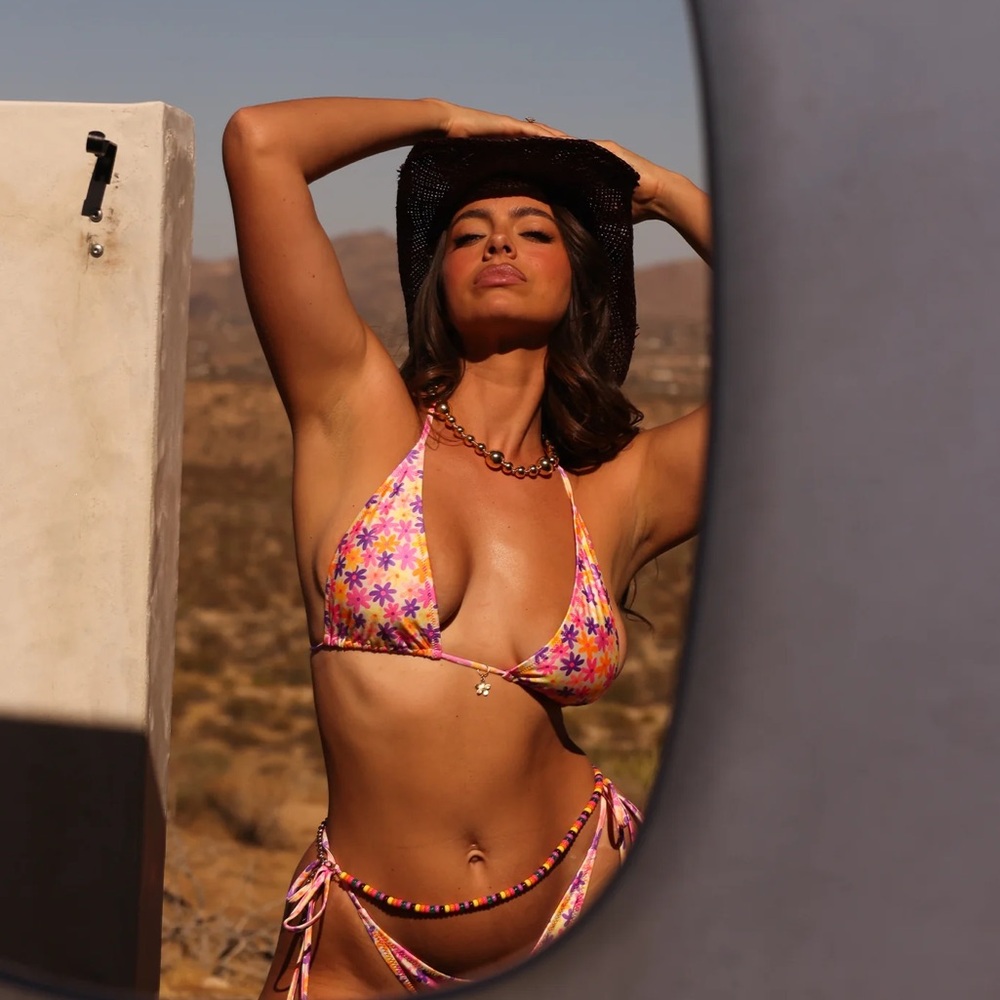 Kulani Kinis Classic Tie Halter Bikini Top - Daisy Dreamer - Picture 7 of 8